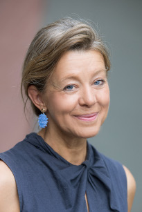 Dagmar Spill_hoch_SophieSchueler_skalliert_205x307