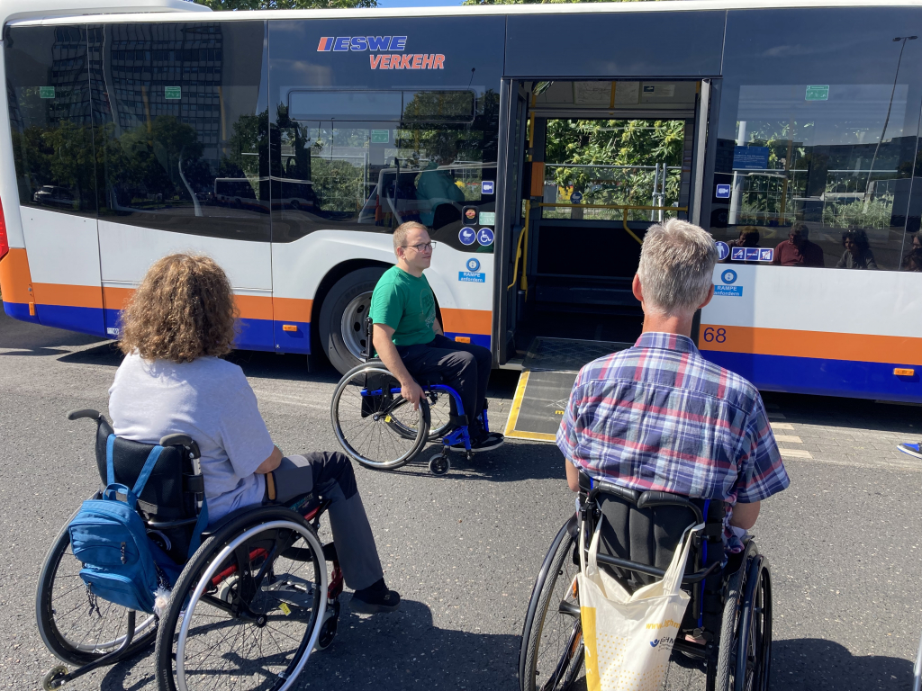 Mit dem Rollstuhl unterwegs im ÖPNV in Wiesbaden