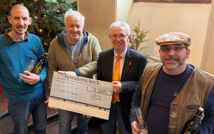 Ein Bier mit Botschaft: Janz-Stark überreicht Spende an DMSG Hessen