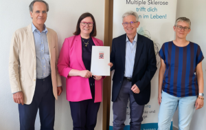 Staatssekretärin Manuela Strube überreicht Förderbescheid 2026 persönlich